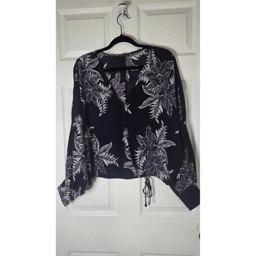 Dress Forum Los Angeles Navy White Floral Surplice Tie Waist Blouse Medium